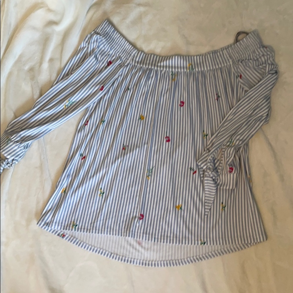 NWT Cold-shoulder tee